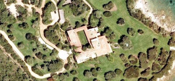 Villa Certosa, botta e risposta tra Berlusconi e Giovannelli