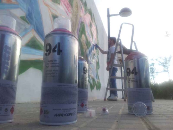 Olbia, writers scatenati al Primo Maggio: un muro di colori all'Urban Center