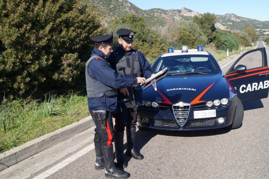 Olbia: 24enne fugge a seguito di una lite familiare travolgendo un carabiniere