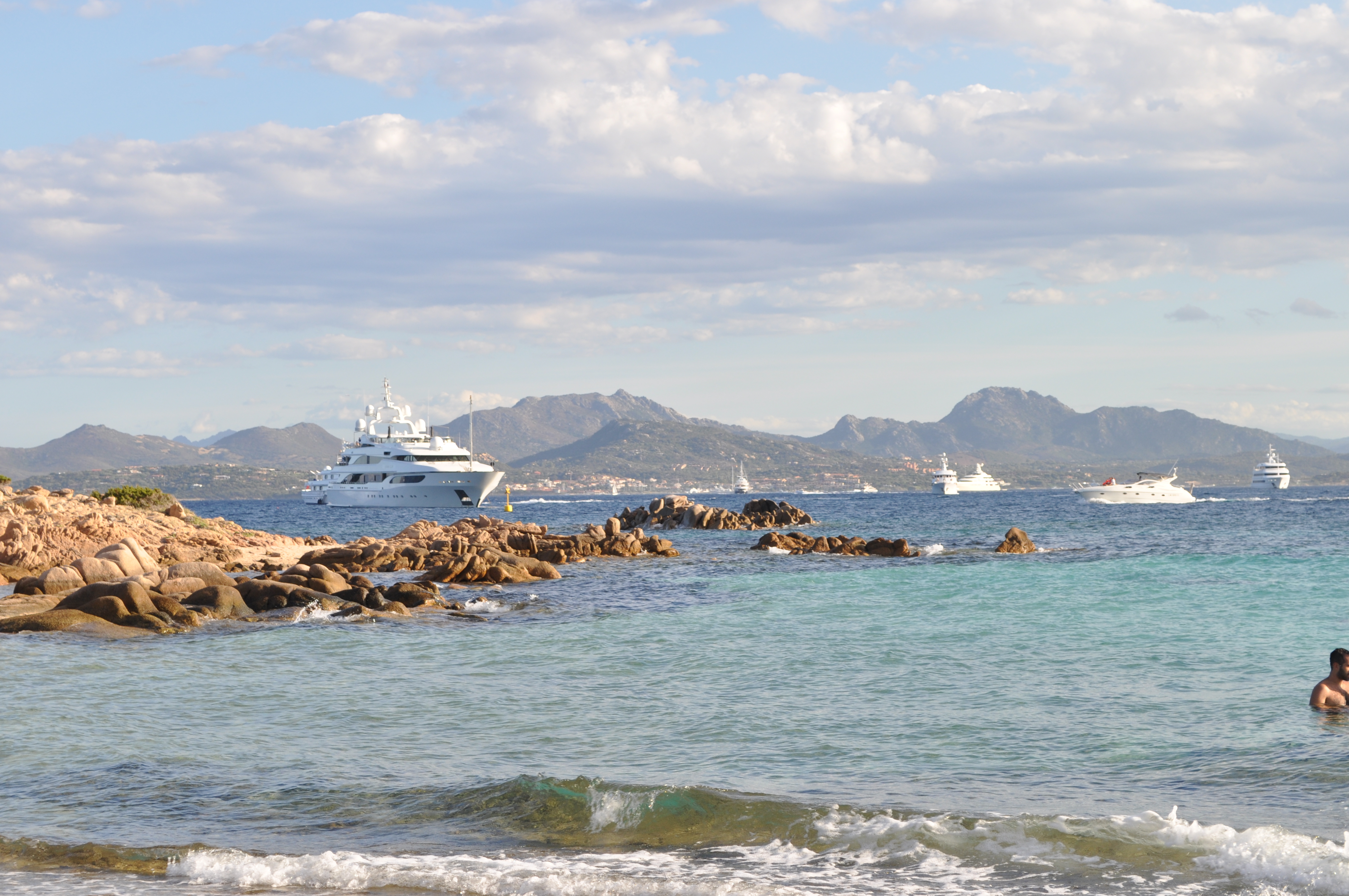 Porto Cervo, Sardegna resorts: per la manutenzione solo ditte galluresi
