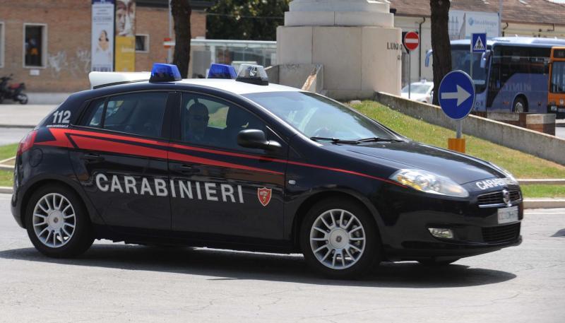 Tenta suicidio con una lametta nella Caserma dei Carabinieri