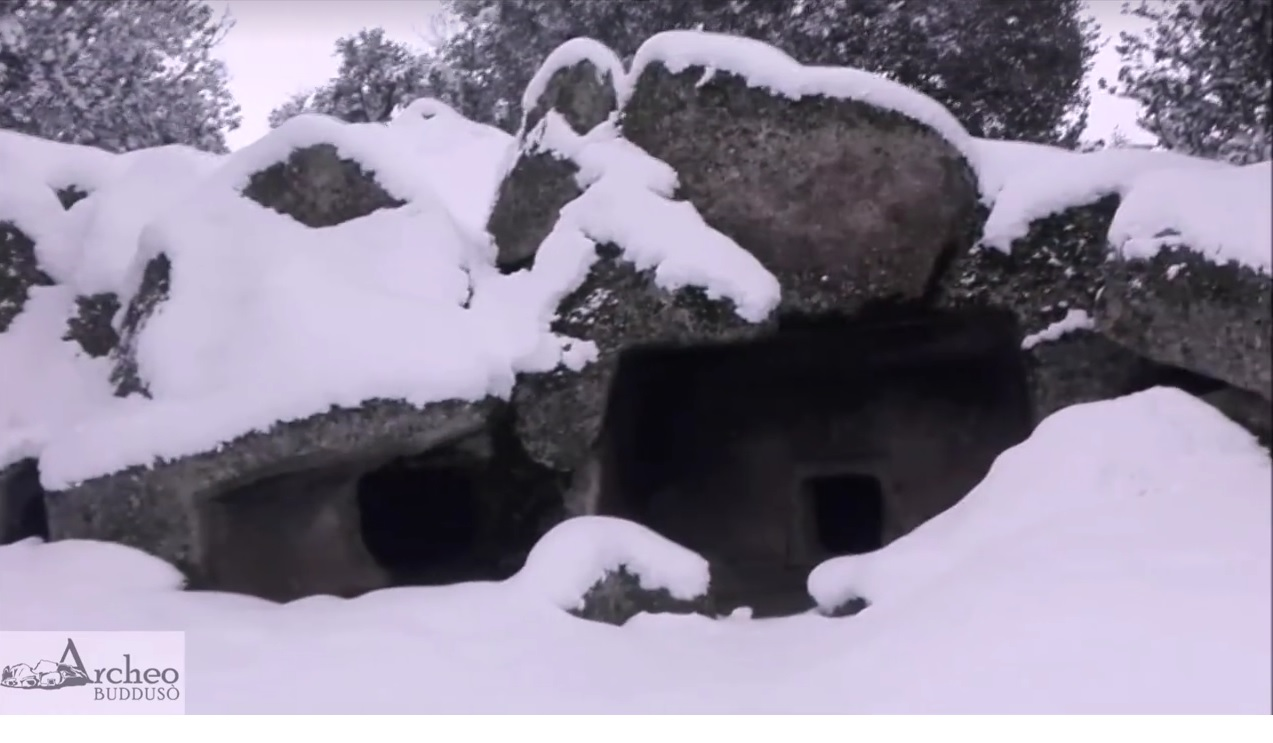 *VIDEO* Buddusò: la necropoli di Ludurru imbiancata dalla neve
