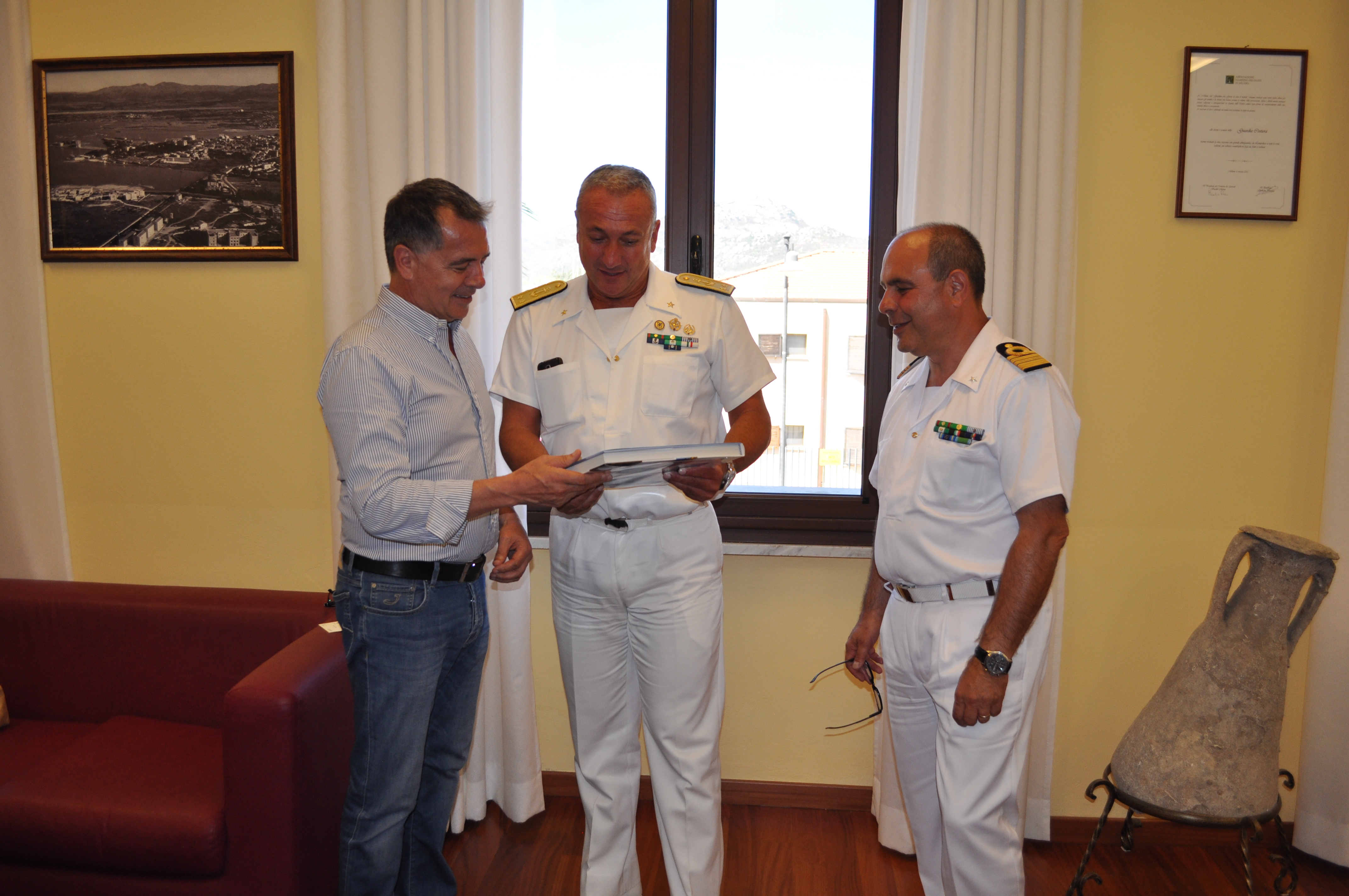 Olbia: L'Ammiraglio Lazio incontra la Direzione Marittima olbiese
