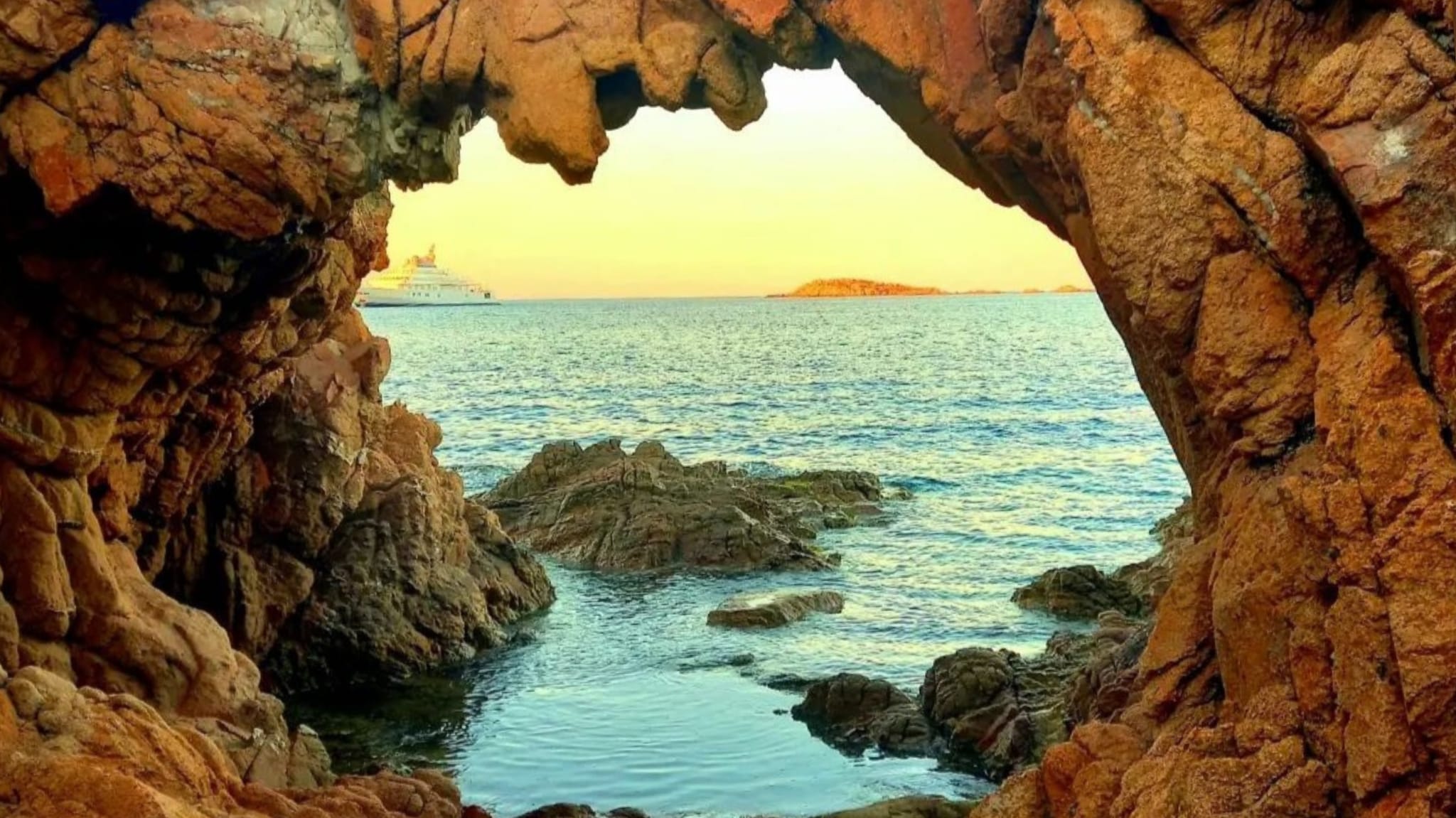 Porto Cervo, Cala Romantica: una cornice naturale sul mare