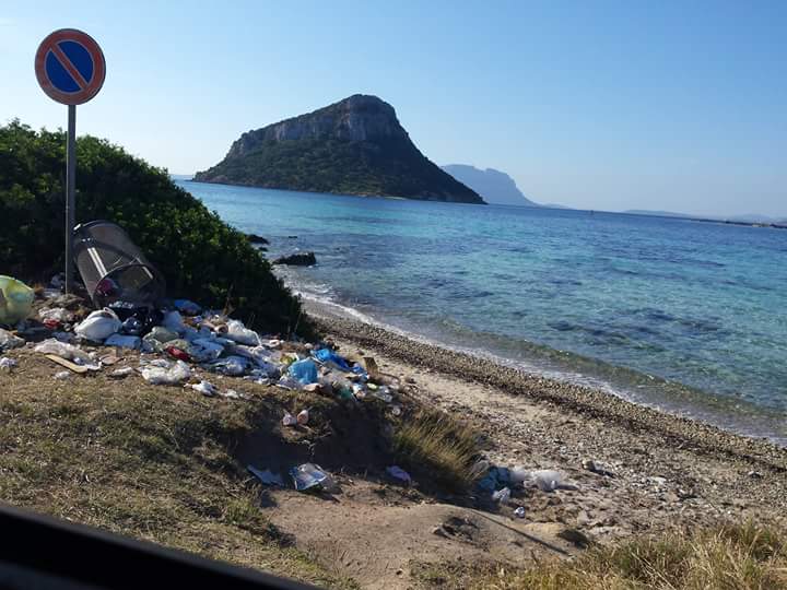 golfo aranci camper camperisti barracconi reflui rifiuti spazzatura