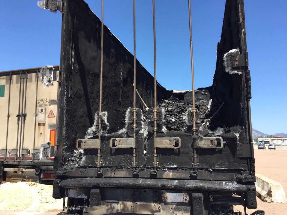 tir olbia molo bonaria carne putreffatta 04