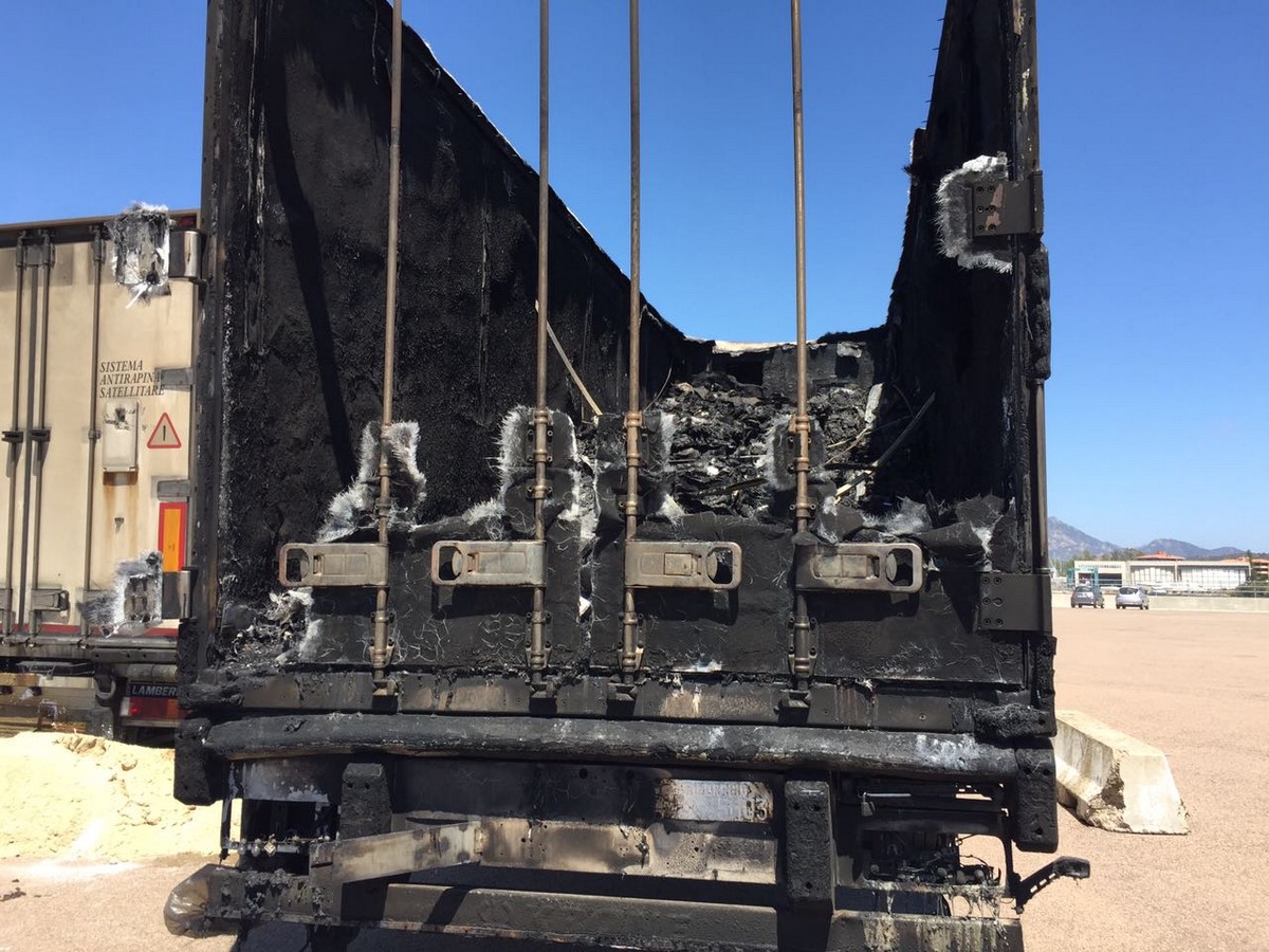 tir olbia molo bonaria carne putreffatta 05