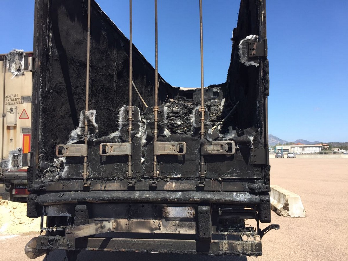 tir olbia molo bonaria carne putreffatta 06