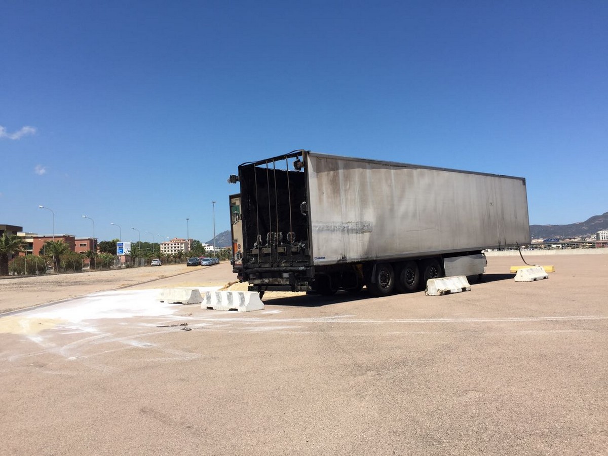 tir olbia molo bonaria carne putreffatta 07