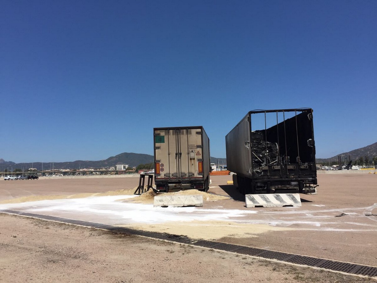 tir olbia molo bonaria carne putreffatta 09