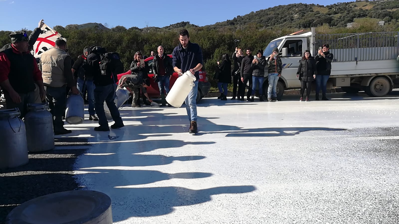 protesta pastori olbia trudda prezzo del latte sardegna1