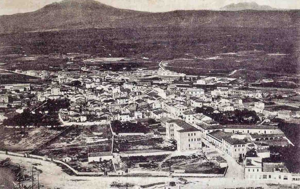 Una rara foto del lungomare di Terranova nel 1921