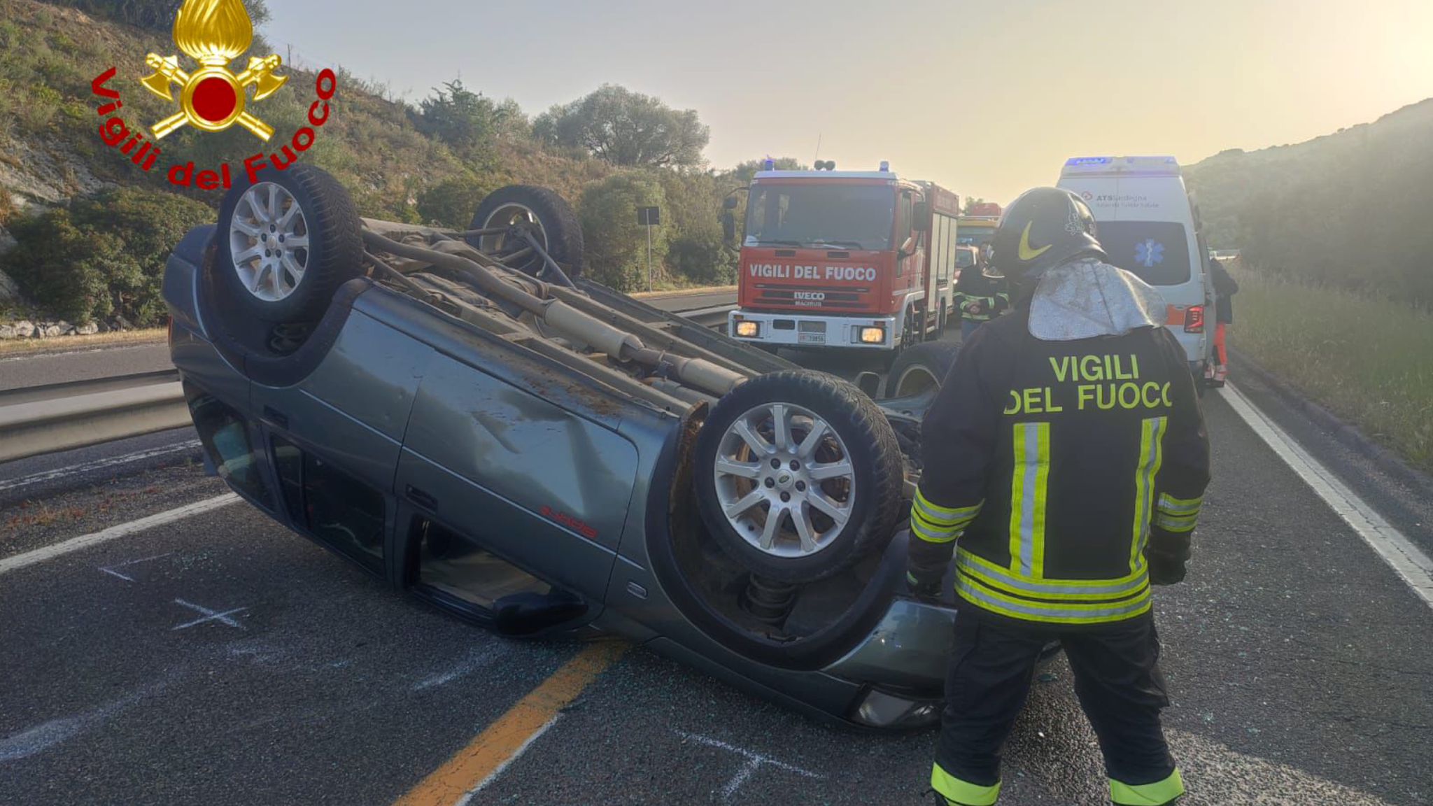 Auto si ribalta: ferita una donna