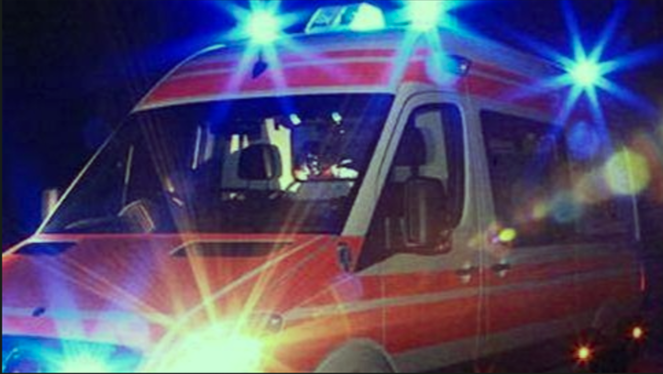Entra contromano in una via e provoca incidente:  una ferita