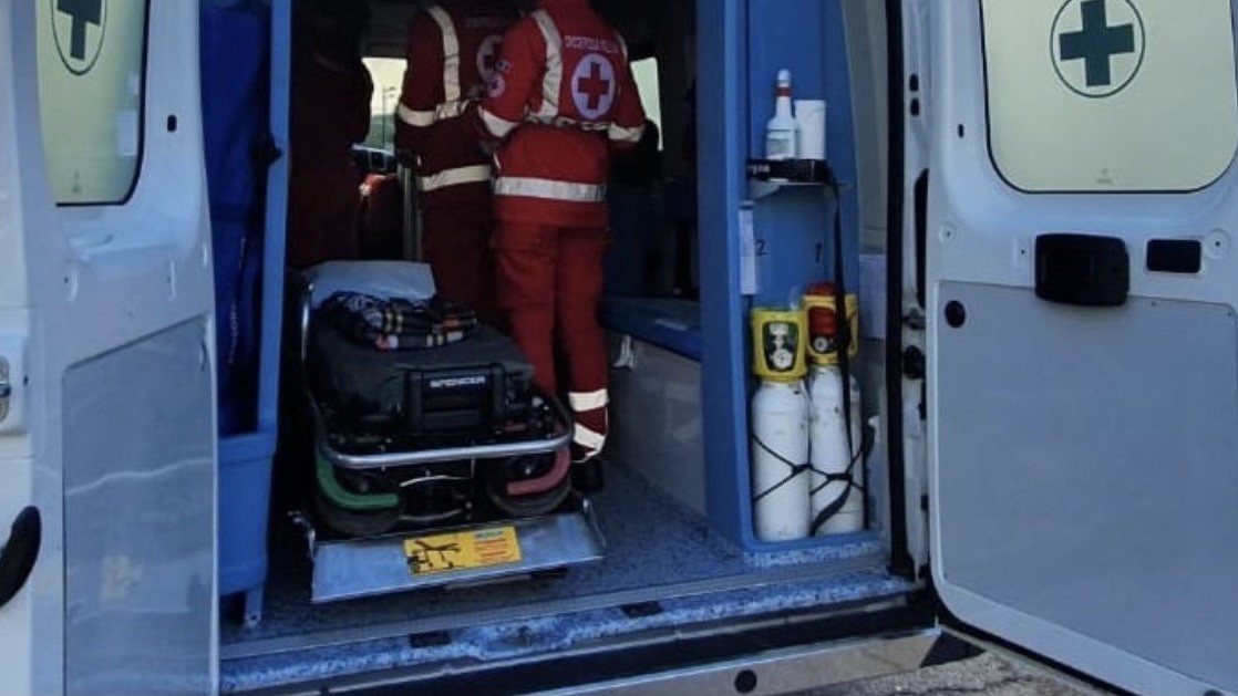 Grave infortunio sul lavoro: giovane operaio schiacciato da un muletto