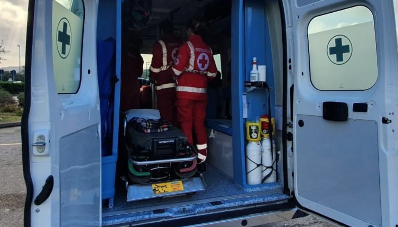 Scontro tra auto alle porte di Luras: un ferito