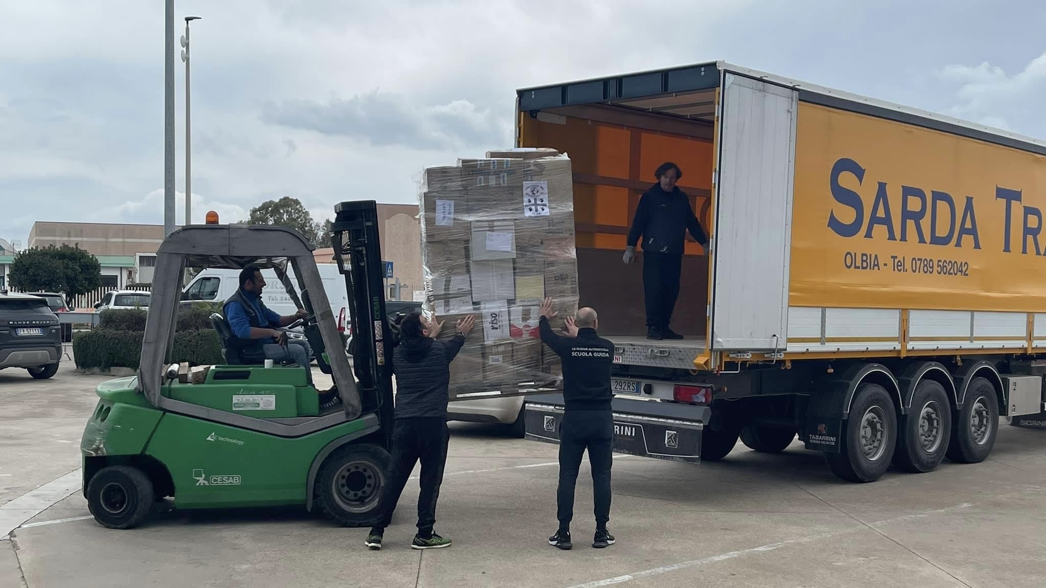 Olbia, cuore grande: parte il secondo tir verso l’Ucraina