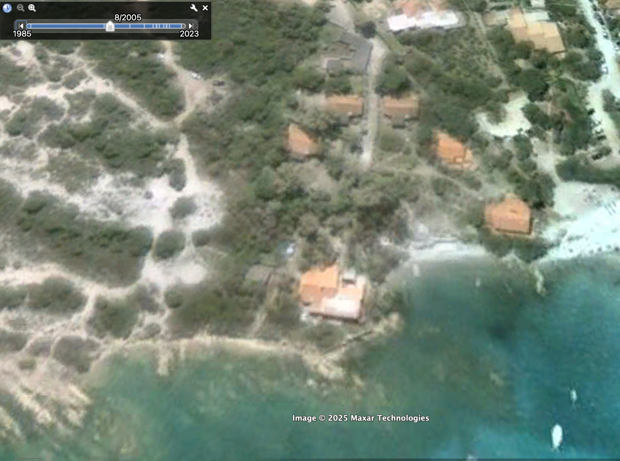 Porto Taverna, il cantiere della discordia: ecco cosa racconta il satellite