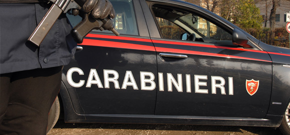 Sferra due coltellate a suo fratello: arrestato 50enne