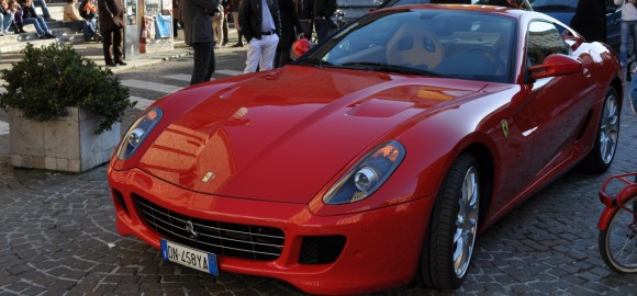 Olbia si tinge di rosso Ferrari, 65 auto di Maranello nel centro della citta'