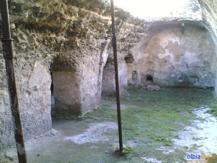 Furto insolito all'acquedotto romano di Sa Rughittula, rubato un cancello in castagno