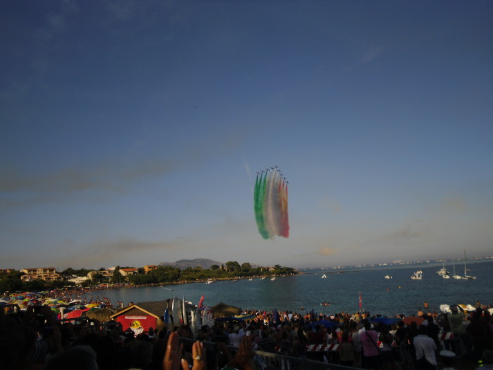 80 mila persone per la spettacolare esibizione delle Frecce Tricolori a Pittulongu.