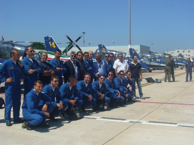 Arrivo della pattuglia aerea acrobatica delle Frecce Tricolori all'Aereoporto Costa Smeralda