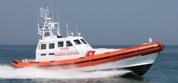 Soccorso in mare per avaria ai motori e poi arrestato