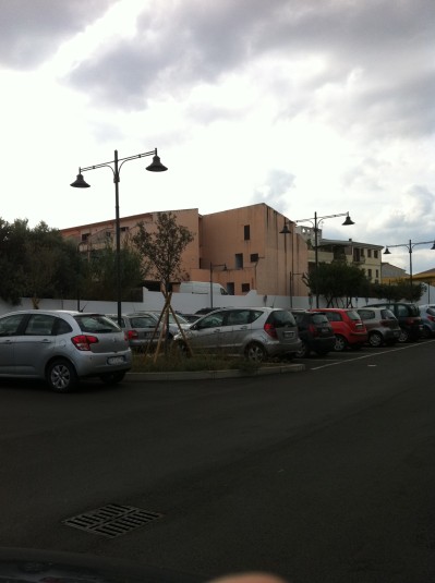 I lettori segnalano: nuovi parcheggi di via Porto Romano al buio