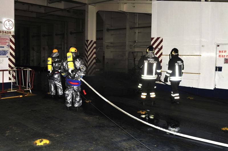 Porto di Olbia: la Guardia Costiera simula un incendio a bordo