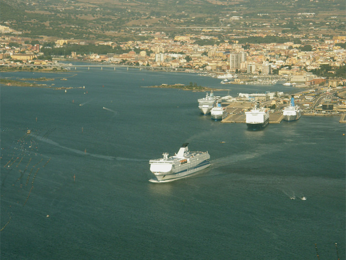 Olbia: sostituiti due fari nel Golfo