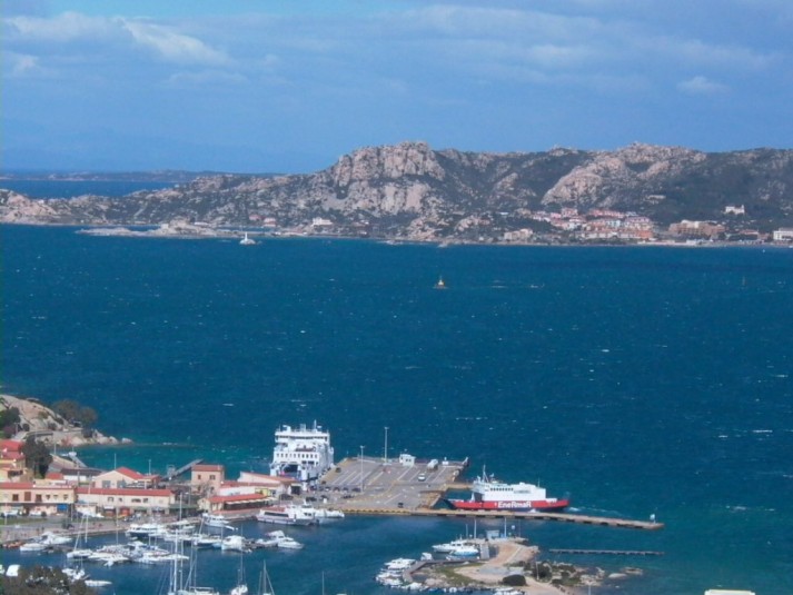 La Maddalena: scarso lavoro di bonifica e mare inquinato