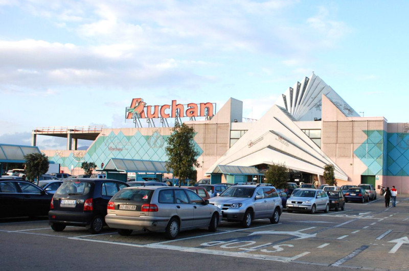 Olbia, l'Auchan cambia nome: a sceglierlo saranno i cittadini