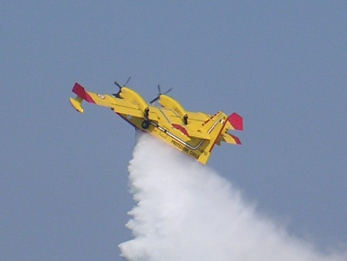 Incendio in corso a Torpè: interviene il Canadair di Olbia