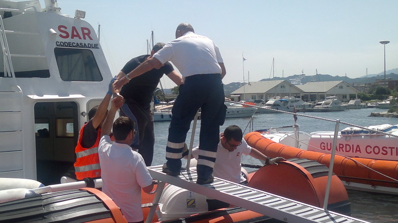 Capitaneria di Porto di Olbia soccorre un uomo colto da infarto a bordo di una nave della Tirrenia