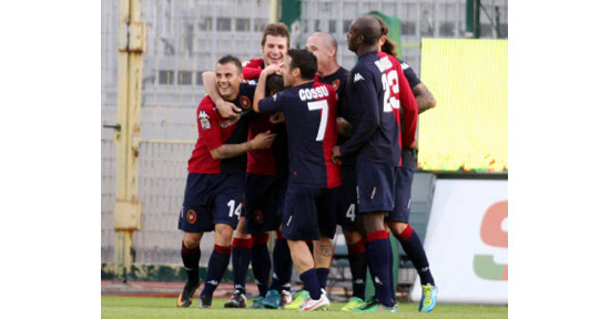 Calcio: Il Cagliari batte il Chievo nell' amichevole ad Olbia.