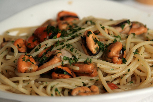 Le ricette di Nonna Maria: spaghetti con le cozze  di Olbia