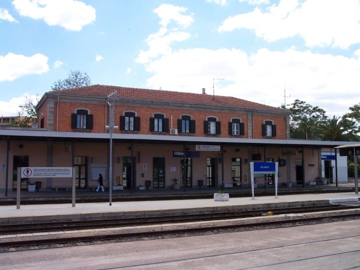 Olbia. Alla stazione con 400gr di hashish: arrestato