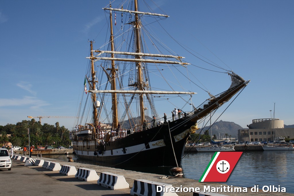 LA NAVE SCUOLA DELLA MARINA MILITARE “PALINURO” LASCIA  IL PORTO DI OLBIA.