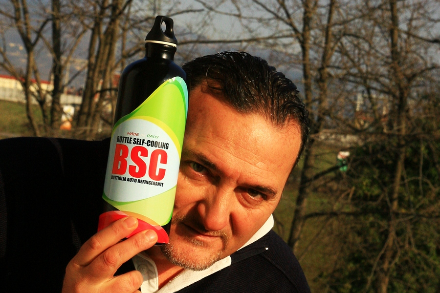 Cervelli brillanti in fuga: la bottiglia refrigerante inventata dall'olbiese Andrea Monaco
