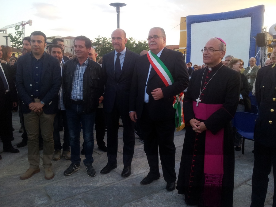 Inaugurata Piazza San Simplicio: città in festa, parata di politici