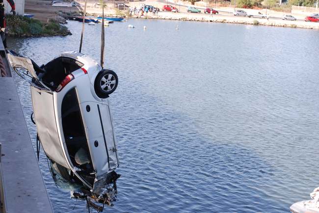 Olbia, auto giù dal ponte: muore trentenne