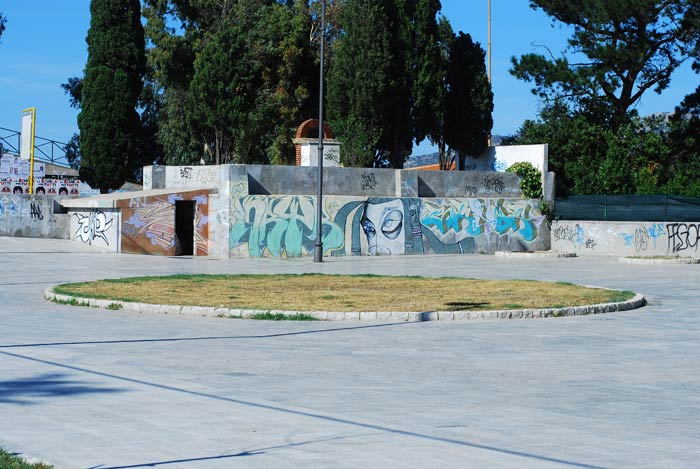 Olbia e la piazza senz'anima: al posto degli alberi 15 pali della luce