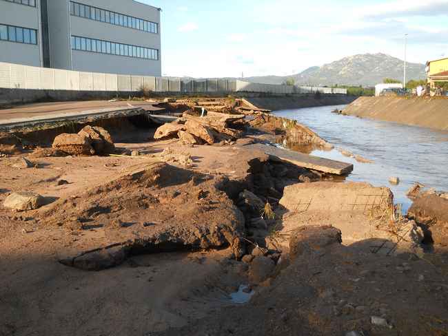 Olbia, città sull'acqua: scopriamo quanto distano le scuole dai fiumi