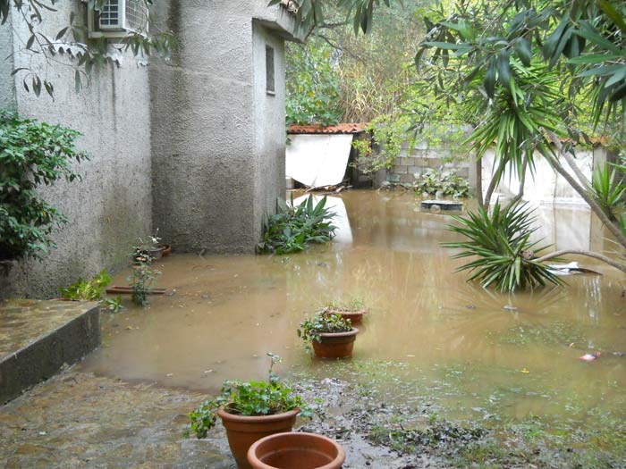 Olbia, via Pinturicchio: Signora Vittoria e il lago di nafta