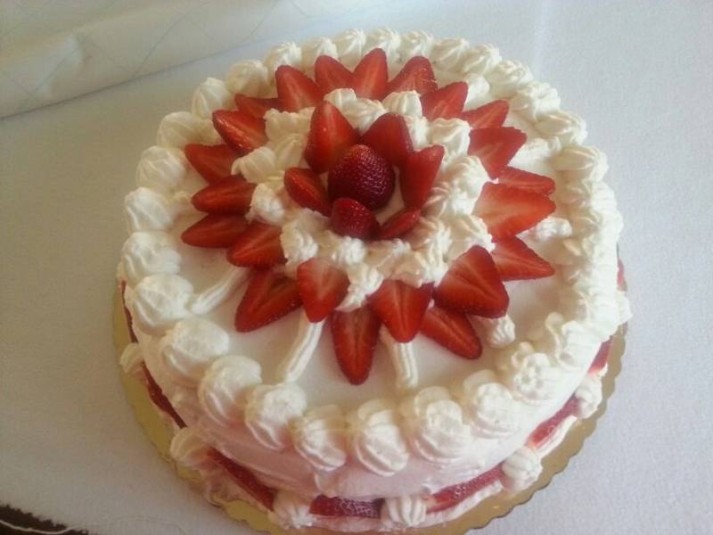 TORTA FRAGOLE E PANNA