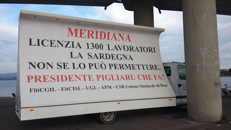 Olbia, protesta dei dipendenti meridiana: ecco i camion vela sotto la sopraelevata