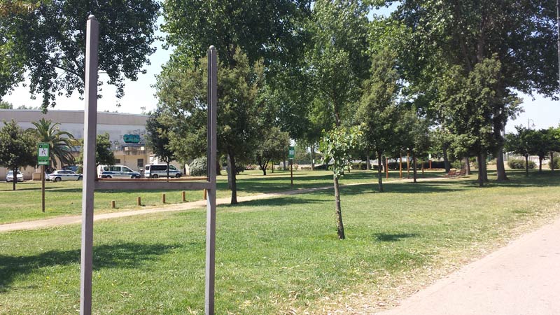 Olbia, Parco Fausto Noce: sporcizia nel parco giochi e bambini a rischio