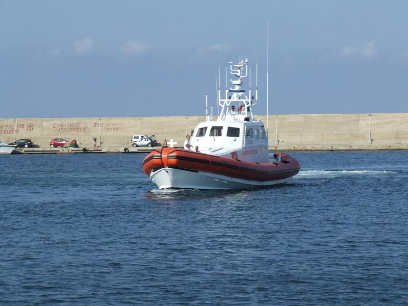 Lampedusa, motovedetta olbiese salva 5 anziani pescatori