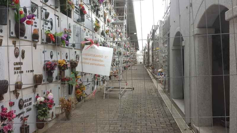 Olbia, cimitero vecchio: da mesi il loculario 5 è transennato